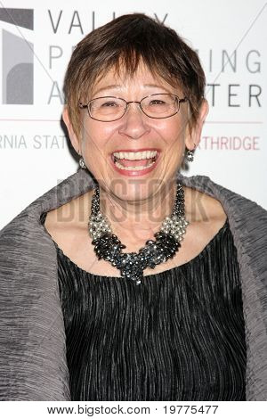 LOS ANGELES - 29 jan: Jolene Koester, CSUN ประธานมาถึงที่ O ศูนย์ศิลปะวัลเลย์