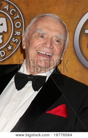 LOS ANGELES - JAN 30: Life Achievement Award modtageren Ernest Borgnine i presserummet på 201