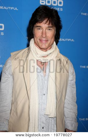 ลอสแองเจลิส - 7 feb: Ronn Moss ที่ฉลองดู 6000th ที่ตัวหนา & สวยที่ CBS Te