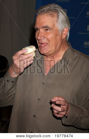 LOS ANGELES - FEB 7: John McCook na 6000th Show Celebration na odvážné & krásné na CBS 