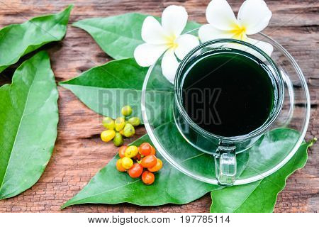 bai-ya-nang juice(thai name) thai herb (Tiliacora triandra)