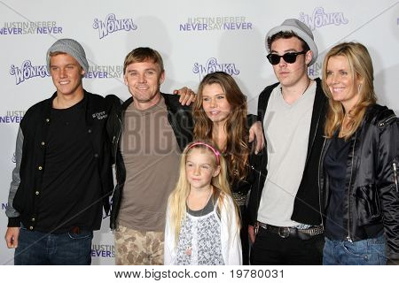LOS ANGELES - FEB 8: Rick Schroeder přijíždí na premiéře 