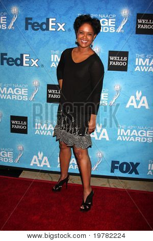 LOS ANGELES - FEB 12: Tonya Lee Williams přijíždí na 2011 NAACP Image Awards Kandidát recepci