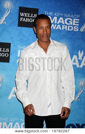 LOS ANGELES - 12 feb: Phil Morris มาต้อน 2011 NAACP ภาพรางวัลแทนที่ Bever