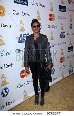 LOS ANGELES - 12 de fevereiro: MC Lyte chega em 2011 pré-Grammy Gala e saudação à indústria ícones em 