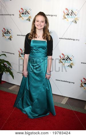 LOS ANGELES - FEB 10: Kendall Hollinger dorazí na Gala Los Angeles FAAN 2011 v El Rey divadlo