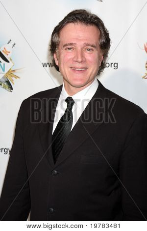 LOS ANGELES - FEB 10: Frank Dicopoulos dorazí na Gala 2011 FAAN Los Angeles v El Rey Theater