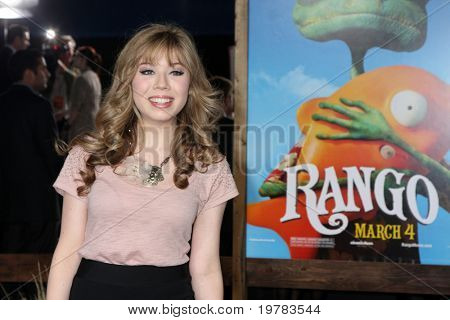 LOS ANGELES - FEB 14: Jennette McCurdy arriva alla Premiere di Rango al Village Theater febbraio