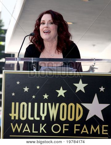 LOS ANGELES - FEB 14: Megan Mullally på gå av Fame Star ceremoni för Alec Baldwin på Beso Res