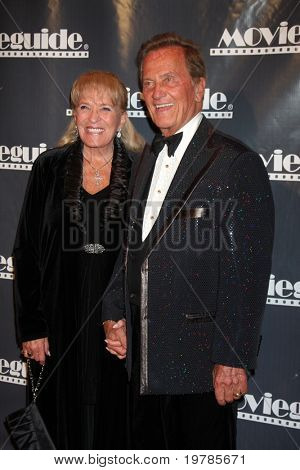 LOS ANGELES - 18 lutego: Shirley Foley Boone, Pat Boone pojawia się w 19 roczne Movieguide nagrody G