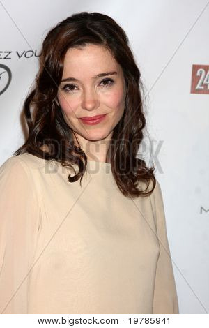 LOS ANGELES - FEB 20: Marguerite Moreau arriva alla corsa all'Hollywood ore 24 al Teatro Ebell su F