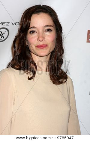 LOS ANGELES - FEB 20: Marguerite Moreau arriva alla corsa all'Hollywood ore 24 al Teatro Ebell su F