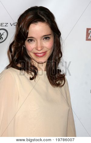 LOS ANGELES - FEB 20: Marguerite Moreau arriva alla corsa all'Hollywood ore 24 al Teatro Ebell su F