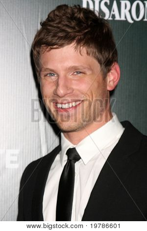 LOS ANGELES - FEB 22: Matt Lauria přijde na 13 roční kostýmní návrháři Guild Awards na Beve