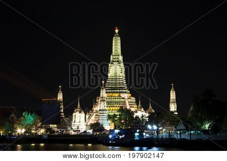 Wat Arun is the early Rattanakosin architecture. It is also one of the most popular landmark in Bangkok.