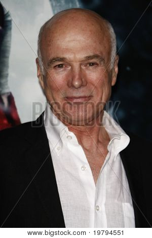 LOS ANGELES - MAR 7: Michael Hogan Grauman's Çince T 