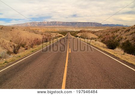 A beautifully isolated desert highway in Big Bend National Park, Texas