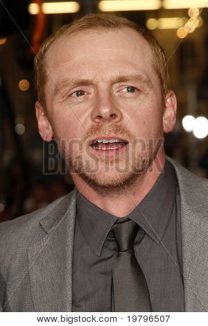 ลอสแองเจลิส - 14 มี.ค.: รอบ Simon Pegg เดินทางมาถึงสหรัฐฯ 