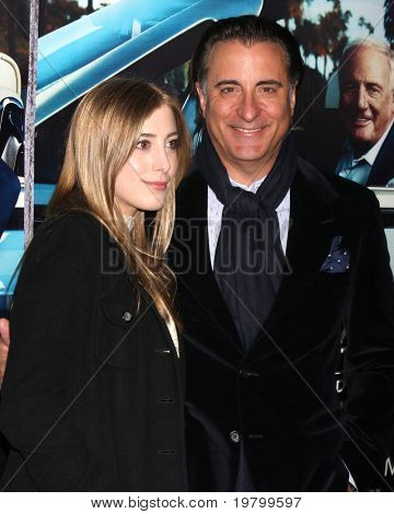 LOS ANGELES - MAR 22: Andy Garcia og datter ankommer på HBO'S 