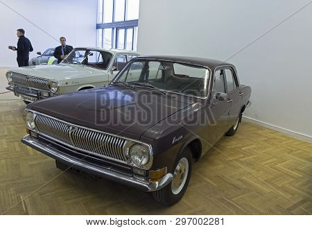 Moscow, Russia - November 10, 2018: Volga Gaz-24 Car  (made In 1983) At The Exhibition Of Old And Ra