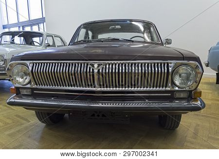 Moscow, Russia - November 10, 2018: Volga Gaz-24 Car  (made In 1983) At The Exhibition Of Old And Ra