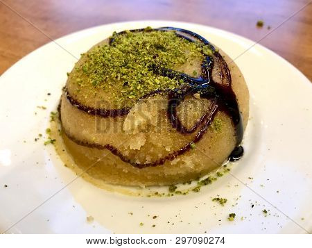 Semolina Dessert With Ice Cream / Irmik Helvasi / Halva.