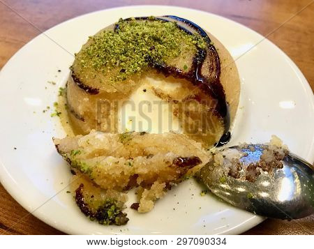 Semolina Dessert With Ice Cream / Irmik Helvasi / Halva.