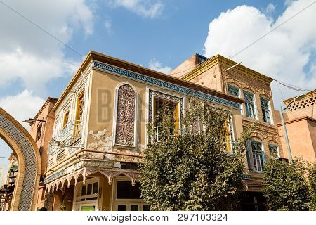 Kashgar, China: Arabic Style Decorated Buildings In The Streets Of Kashgar Ancient Town. Kashgar Is 