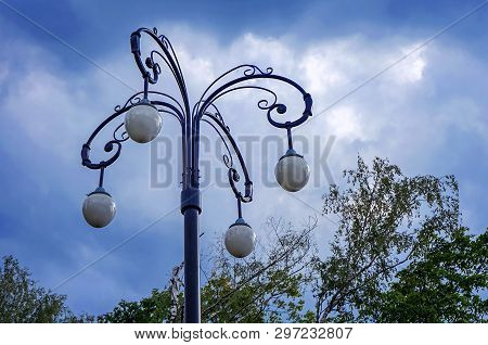 Street Lamp With Four White Teardrop-shaped Plafonds.