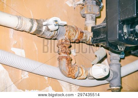 Sanitary Engineering. Connection Of The Supply Pump In The Home Heating System. Connection Of Plasti