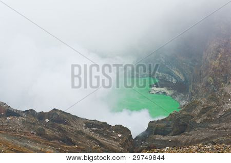 Kouřící kráter Mount Naka - Mount Aso, Japonsko