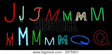 J M Q Neon písmeny