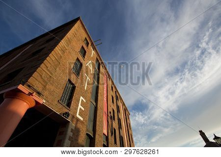 The Tate Liverpool Art Gallery In The Albert Dock Area In Liverpool, Merseyside, Uk - 11th June 2014