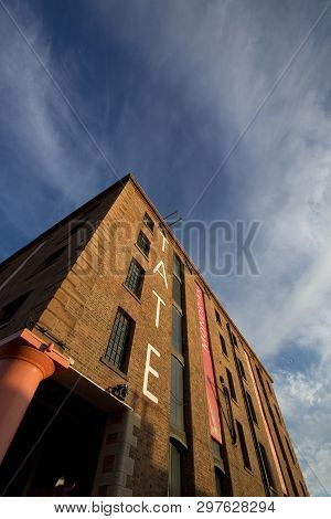 The Tate Liverpool Art Gallery In The Albert Dock Area In Liverpool, Merseyside, Uk - 11th June 2014
