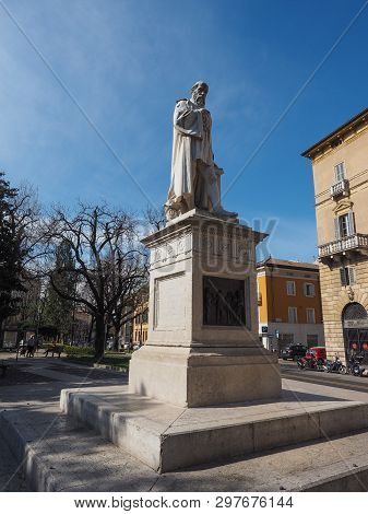 Michele Sanmicheli Statue In Verona