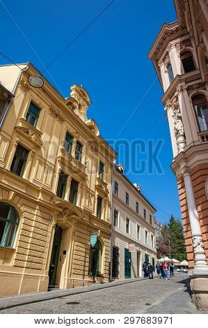 Zagreb, Croatia - April, 2018: Locals And Tourists Walking At A Beautiful Street With Antique Houses