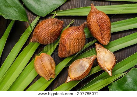 Snake Fruit, Rakum, Sala On Wood Background. Tropical Fruit.