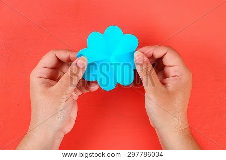 7 Diy Three-dimensional 3d Greeting Card With Flowers For Mothers Day On A Living Coral Background. 