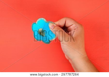 12 Diy Three-dimensional 3d Greeting Card With Flowers For Mothers Day On A Living Coral Background.