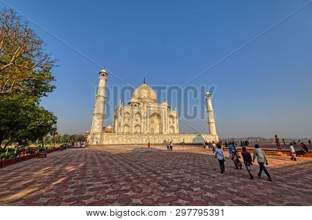 Agra, India - March 5 2018: Wide Lens Shot Of The Famous The Taj Mahal, With Tourists Sighteseeing, 