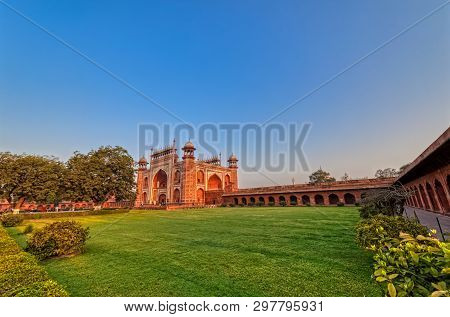Agra, India - March 5 2018: Tourists Sighteseeing And Exploring At The Entrance To The Famous Taj Ma