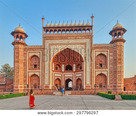Agra, India - March 5 2018: Tourists Sighteseeing And Exploring At The Entrance To The Famous Taj Ma