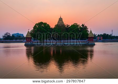 Vandiyur Mariamman Temple Or Maariamman Kovil Teppakulam In Madurai City In Tamil Nadu In India At S