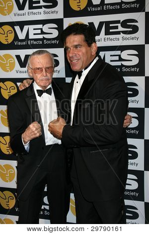Los Angeles feb 7: Stan Lee, Lou Ferrigno kommt bei der 10. jährlichen visual Effects Society Award