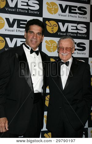 LOS ANGELES - FEB 7: Lou Ferrigno, kommt Stan Lee zu den 10. jährliche Visual Effects Society Award