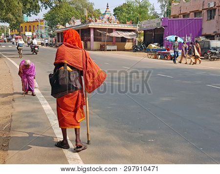 Tiruvanamalai, India - 19 december 2019: Streetscene in Tiruvanamalai in India