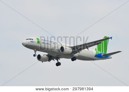 Airplane Landing At Saigon Airport (sgn)