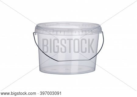 3000 Ml Transparent Oval Plastic Bucket With Transparent Lid, Plastic Containers On White Background