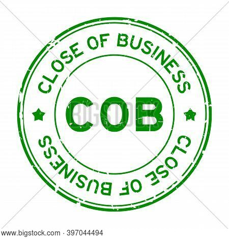 Grunge Green Cob Close Of Business Word Round Rubber Seal Stamp On White Background