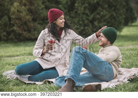 Man And Woman Having A Picnic N The Park